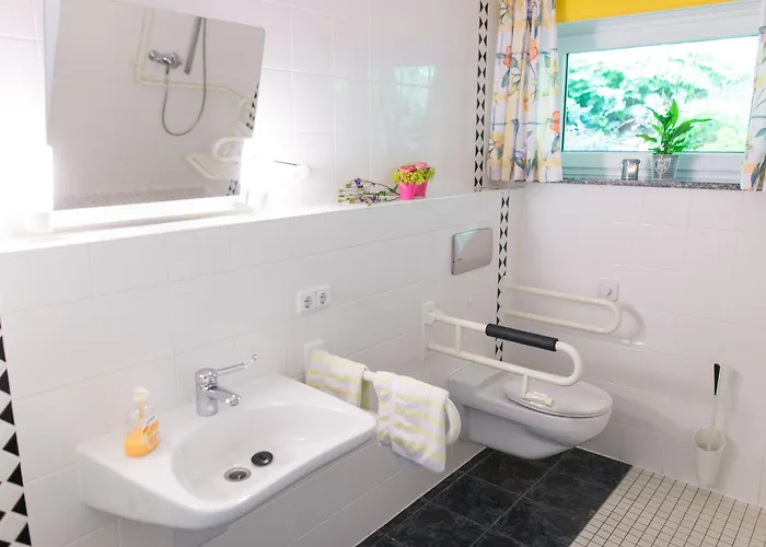 Auszeit - Ihr Sibyllenbad Gaestehaus 3* ノイアルベンロイト